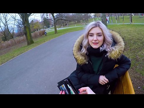 ❤️ Gleypir heitt ásamt ókunnugra fyrir peninga - blástur í garðinum eftir Evu Elfie ❤ Fallegt klám á is.liporno.ru ❌️❤