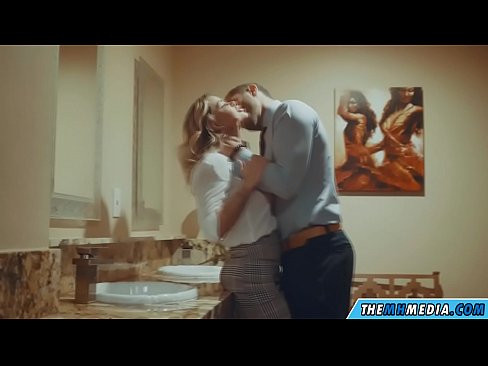 ❤️ Þegar busty ljóska tælir þig á almenningssalerni ❤ Fallegt klám á is.liporno.ru ❌️❤